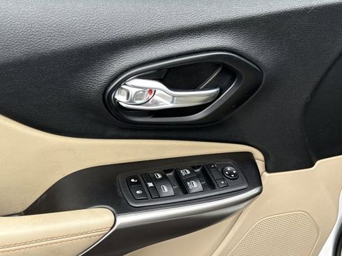 Used 2020 Jeep Cherokee Latitude image 15