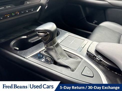 Used 2019 Lexus UX 200 image 18