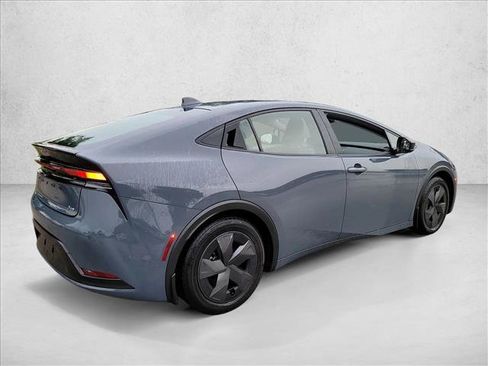 Used 2024 Toyota Prius LE FWD image 5