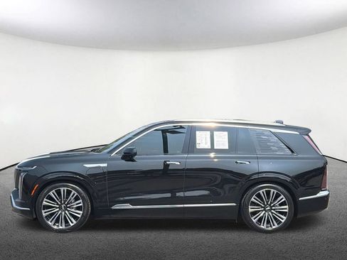 Certified 2026 Cadillac Vistiq Premium Luxury AWD/4WD image 17