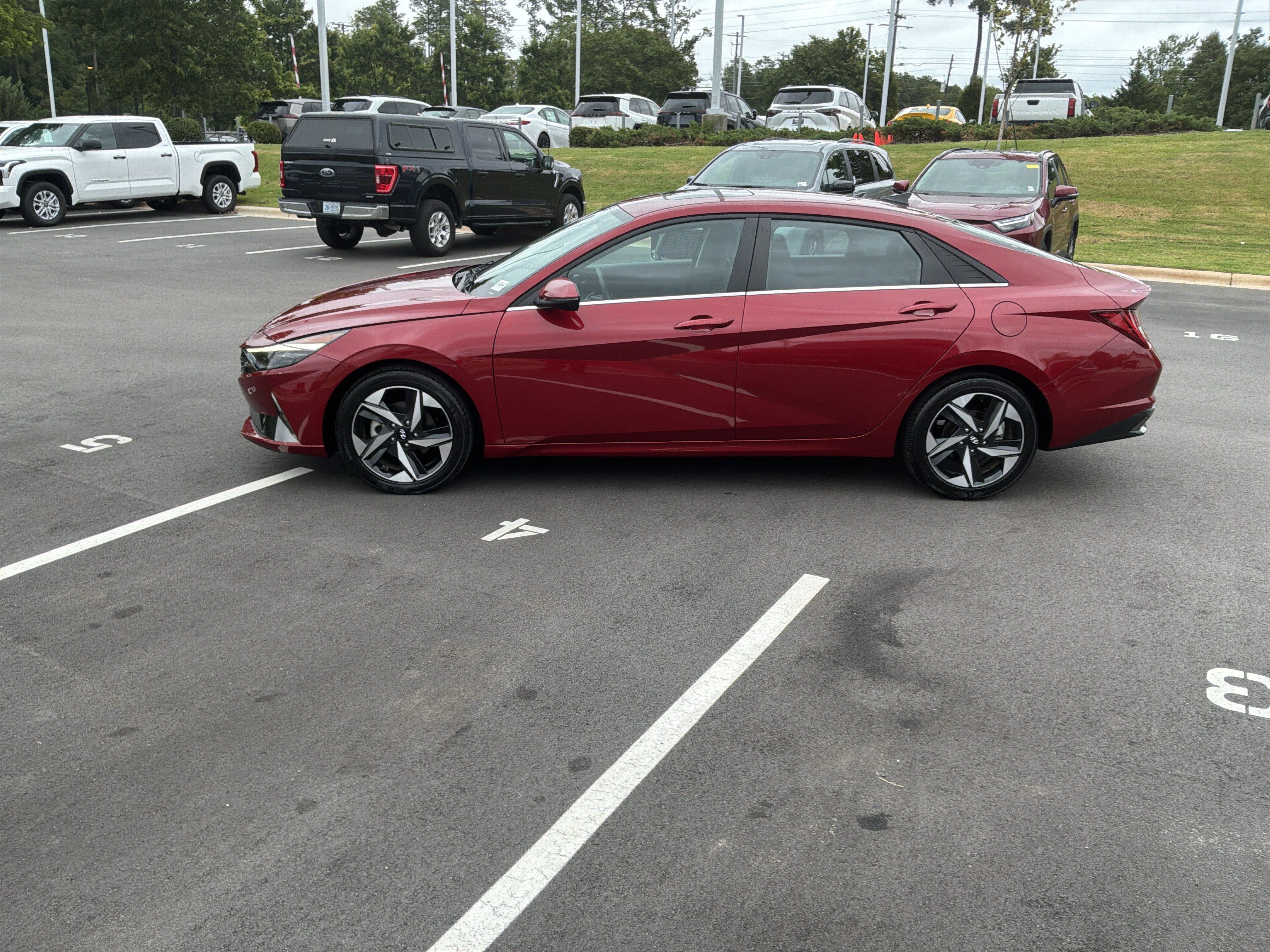 Used 2023 Hyundai Elantra Limited FWD image 7