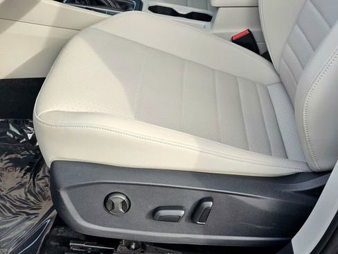 Used 2024 Volkswagen Jetta SE image 19