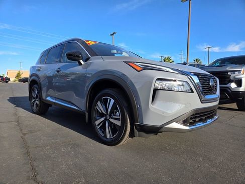 Used 2021 Nissan Rogue Platinum FWD image 1