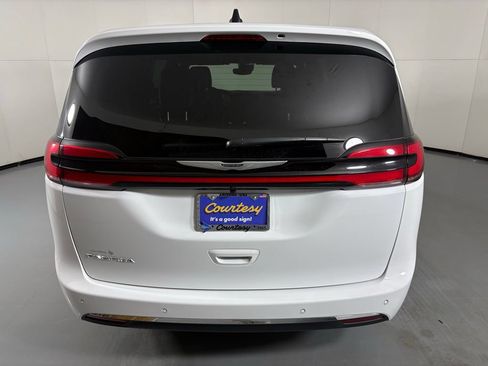 New 2026 Chrysler Pacifica Select FWD image 7