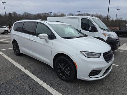 Used 2021 Chrysler Pacifica Limited w/ S Appearance Package