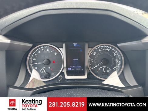 Used 2017 Toyota Tacoma SR5 w/ Tow Package image 19