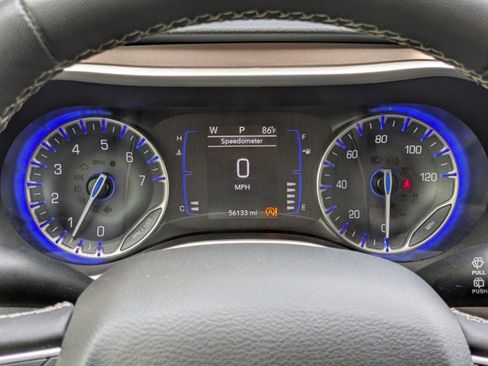 Used 2022 Chrysler Voyager LX FWD image 3
