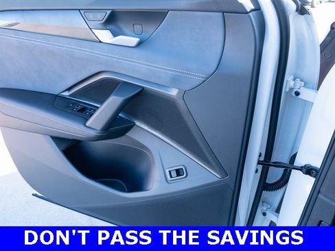 New 2025 Volkswagen Tiguan SE image 26