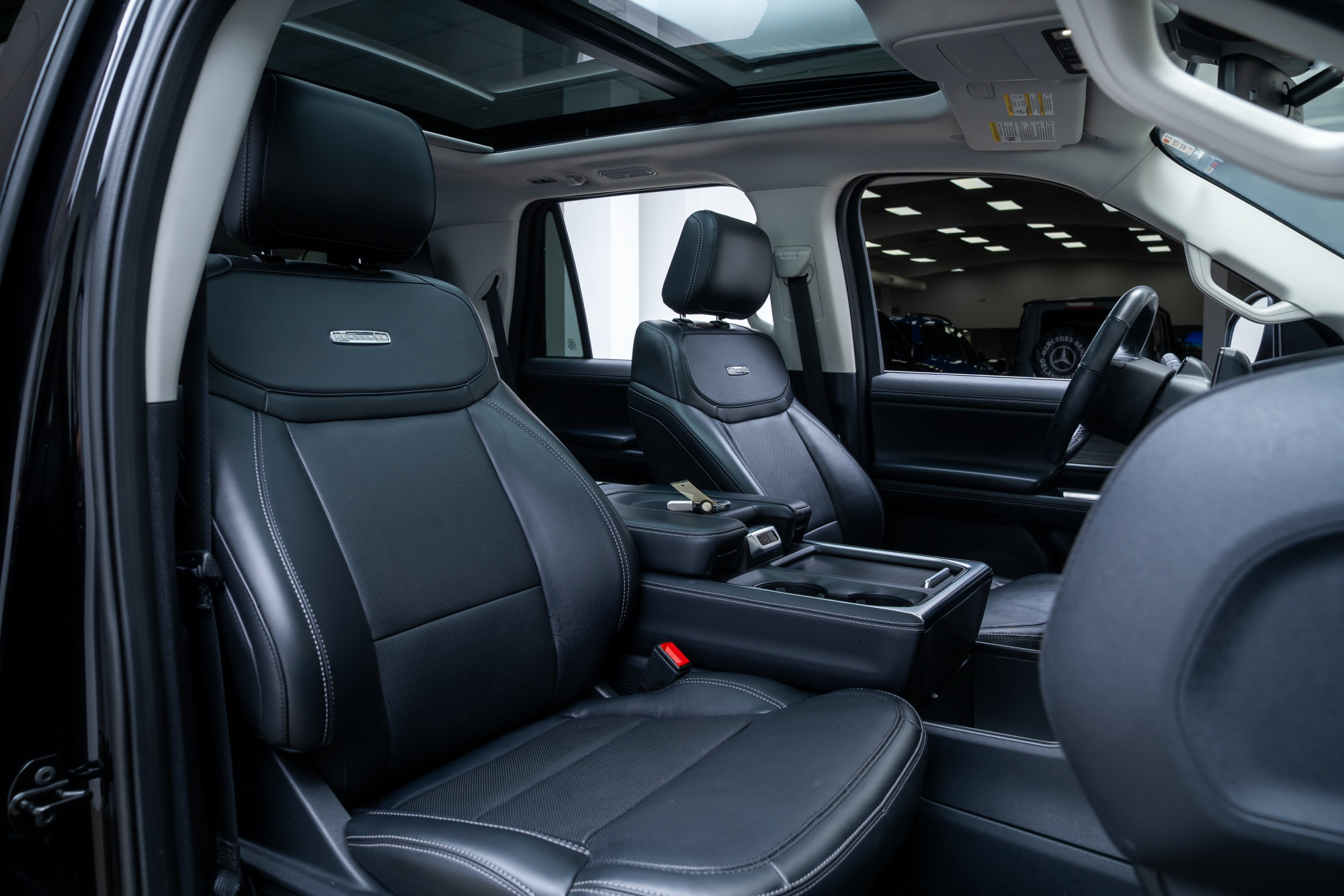 Used 2025 Ford Expedition Platinum AWD/4WD image 30