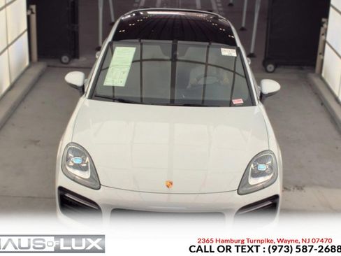 Used 2022 Porsche Cayenne Coupe AWD/4WD image 2