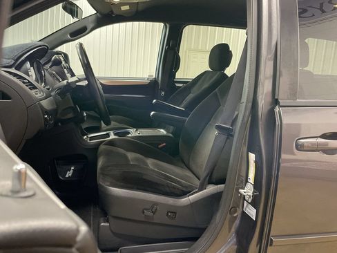 Used 2016 Dodge Grand Caravan SXT FWD image 14