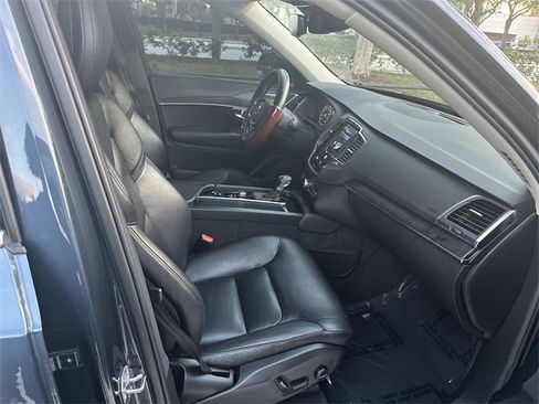 Used 2020 Volvo XC90 T5 Momentum image 28