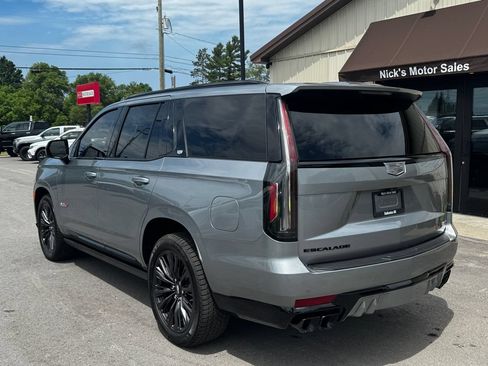 Used 2024 Cadillac Escalade V w/ LPO, ONYX Package AWD/4WD image 4