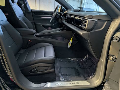 New 2025 Porsche Macan 4S Electric image 22