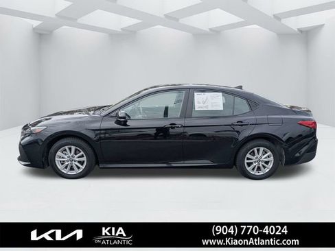 Used 2025 Toyota Camry LE image 6