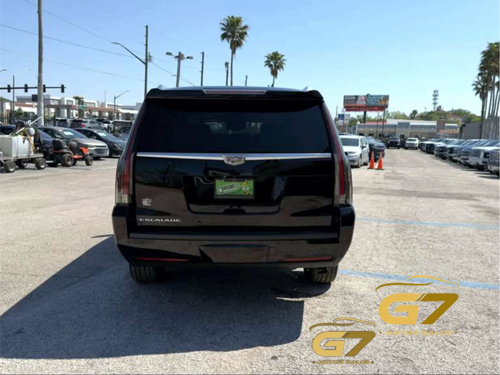 Used 2016 Cadillac Escalade ESV Luxury RWD image 3