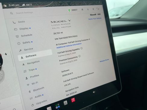 Used 2024 Tesla Model Y Long Range AWD/4WD image 22