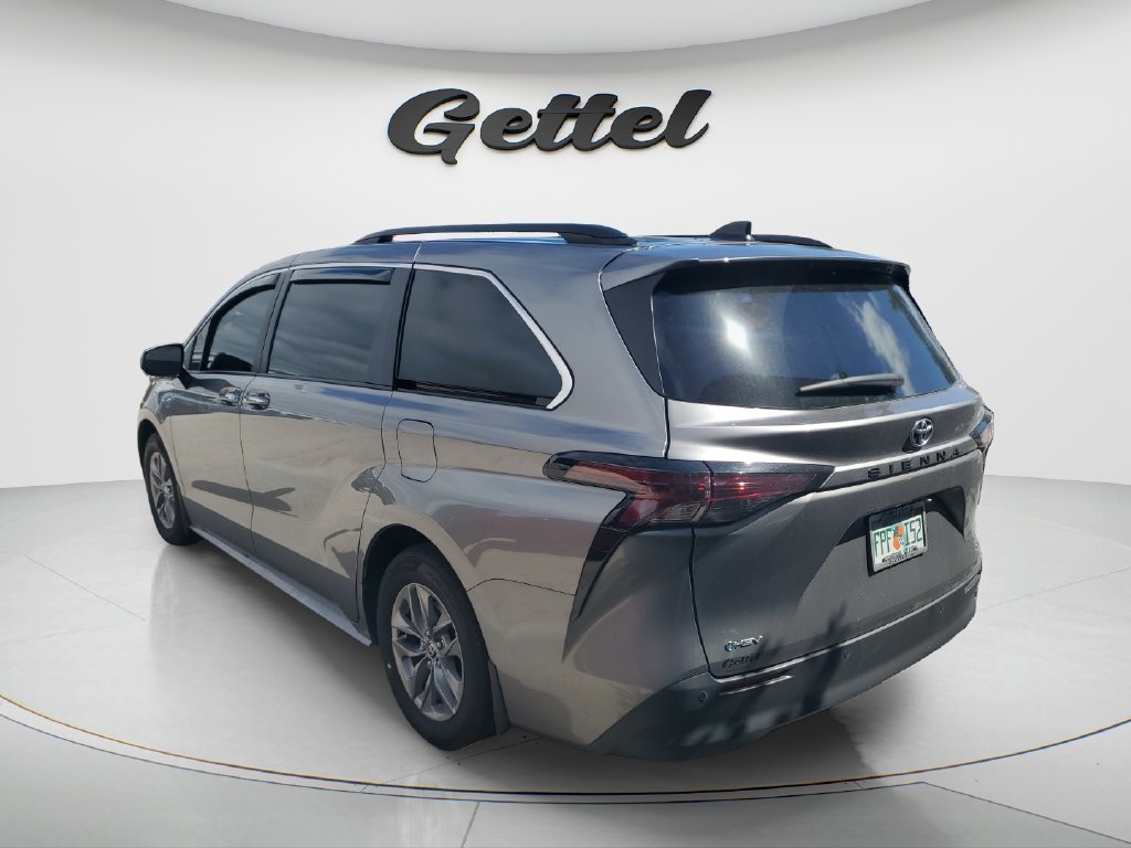Used 2026 Toyota Sienna XLE FWD image 5