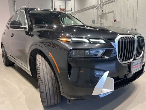 Used 2023 BMW X7 xDrive40i image 3