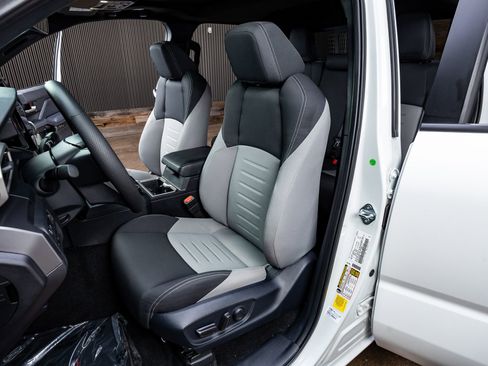 Used 2024 Toyota Tacoma TRD Sport image 29