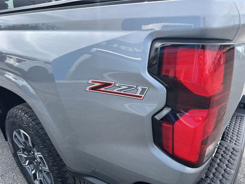 Used 2023 Chevrolet Colorado Z71 w/ Z71 Convenience Package 2 image 5