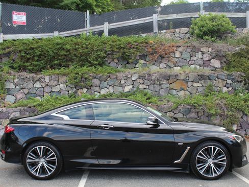Used 2019 INFINITI Q60 3.0t Luxe w/ Essential Package AWD/4WD image 5