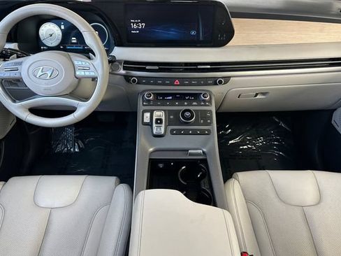 Used 2024 Hyundai Palisade Limited FWD image 16