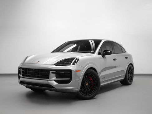 Certified 2025 Porsche Cayenne GTS AWD/4WD image 6