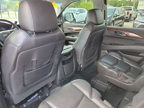 Used 2020 Cadillac Escalade Luxury AWD/4WD image 13
