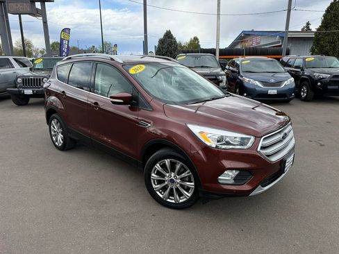 Used 2018 Ford Escape Titanium image 3