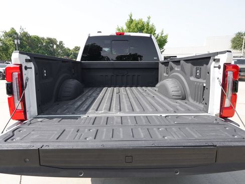 Used 2024 Ford F250 Platinum w/ Tremor Off-Road Package AWD/4WD image 4