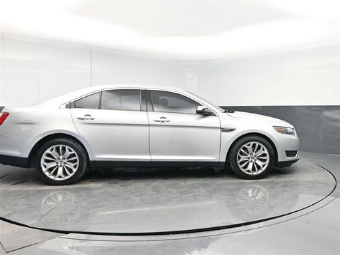 Used 2018 Ford Taurus Limited image 4