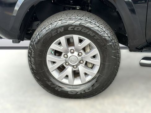 Used 2019 Toyota Tacoma SR5 AWD/4WD image 13