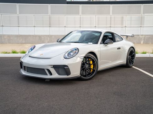 Certified 2018 Porsche 911 GT3 RWD image 1