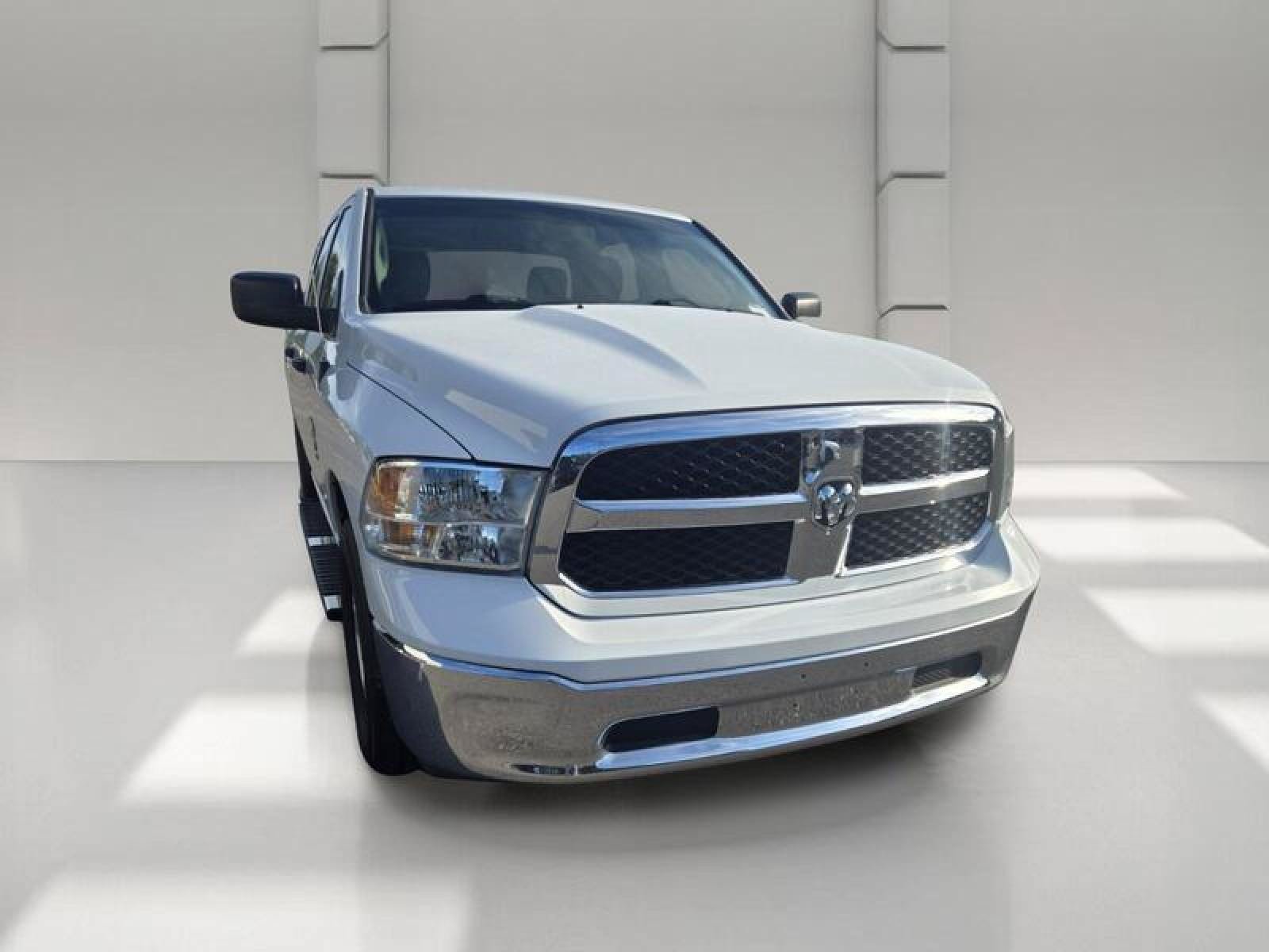 Used 2020 RAM 1500 Tradesman w/ Chrome Appearance Group RWD image 3