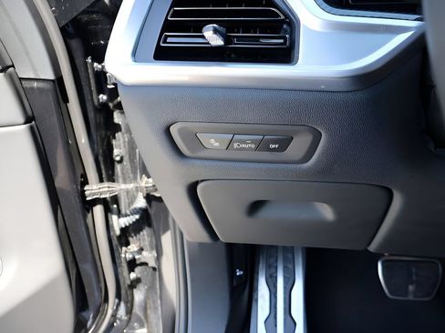 Used 2025 BMW X5 M60i AWD/4WD image 37