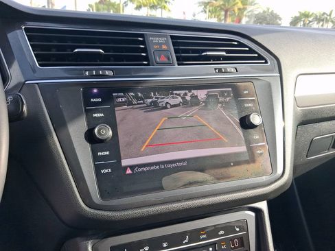 Used 2022 Volkswagen Tiguan SE w/ Panoramic Sunroof Package FWD image 24