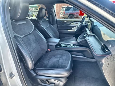 Used 2025 Ford Explorer ST AWD/4WD image 26