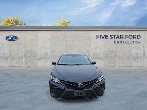 Used 2020 Toyota Camry SE image 3