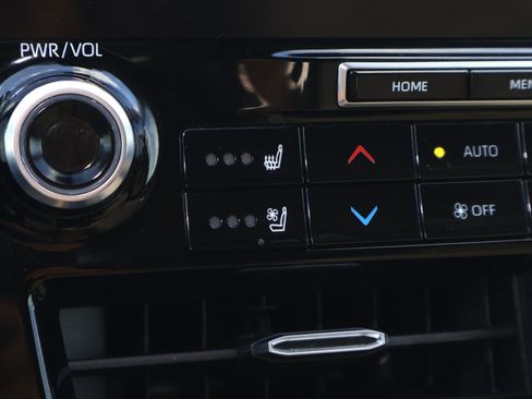 Used 2021 Toyota Highlander Platinum image 32