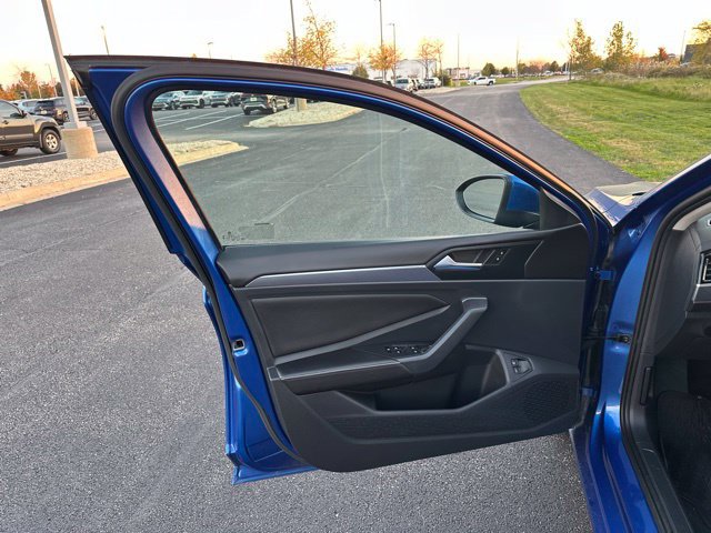Used 2023 Volkswagen Jetta SE FWD image 10