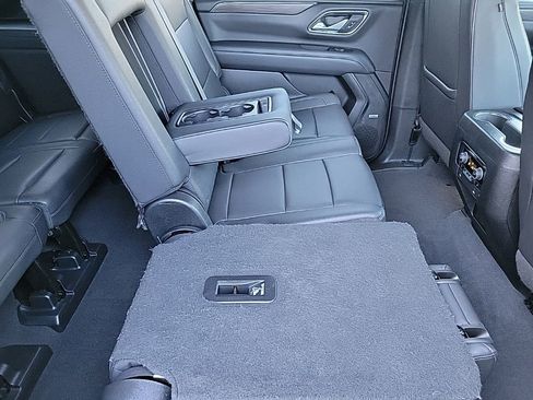 Used 2022 Chevrolet Suburban Z71 w/ Z71 Off-Road Package image 19