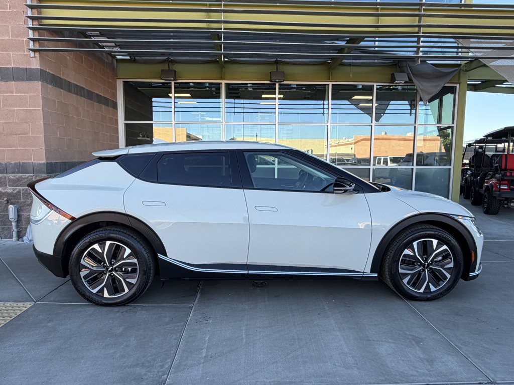Used 2024 Kia EV6 Light AWD/4WD image 9