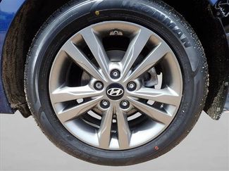 Used 2018 Hyundai Elantra SEL FWD video 3