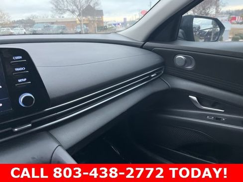 Used 2021 Hyundai Elantra SEL w/ Convenience Package image 26