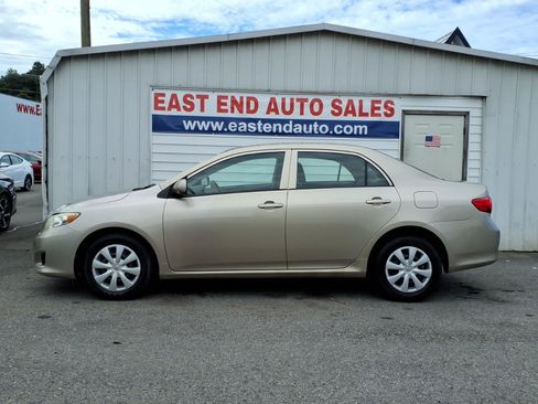 Used 2010 Toyota Corolla LE FWD image 2