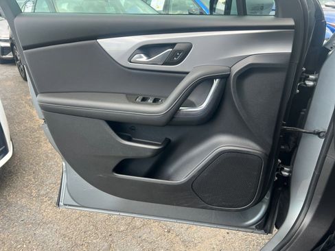 Used 2025 Chevrolet Blazer LT FWD image 18