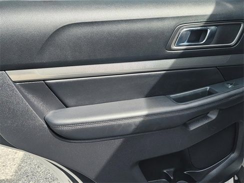 Used 2019 Ford Explorer XLT image 10
