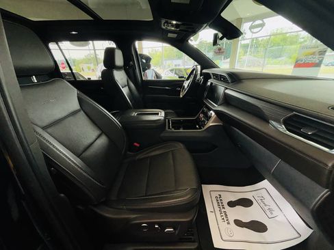 Used 2021 GMC Yukon XL Denali w/ Advanced Technology Package AWD/4WD image 42