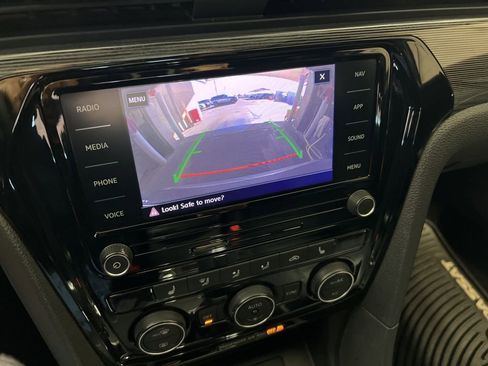 Used 2022 Volkswagen Passat 2.0T R-Line image 22